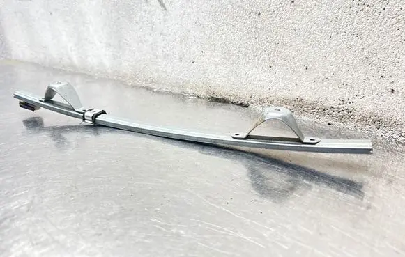 Opel Astra H Front door windshield rail 13100541