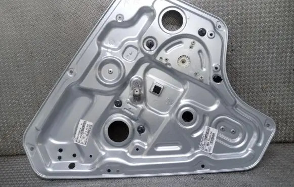 Rear window lifting mechanism without motor