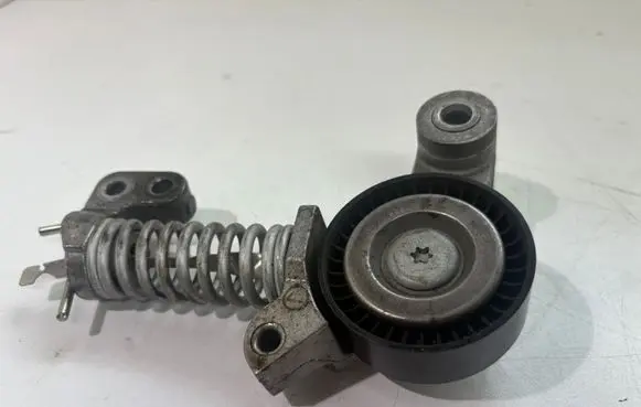 Volvo XC90 Alternator belt tensioner 32249370