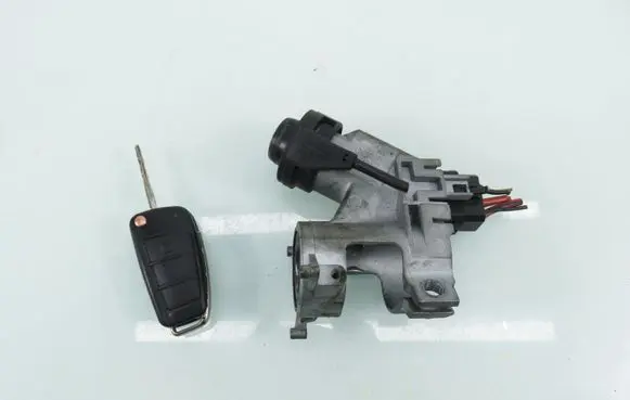 Volkswagen PASSAT B4 Ignition lock 357905851