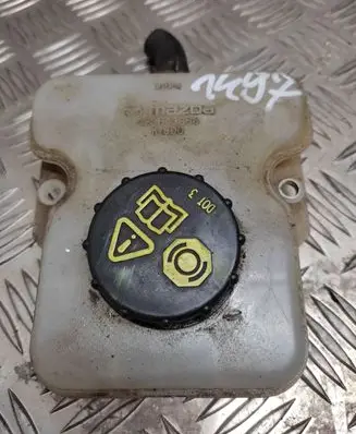 Brake fluid reservoir