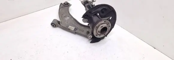 Peugeot 5008 II Front wheel hub spindle knuckle 9825606680