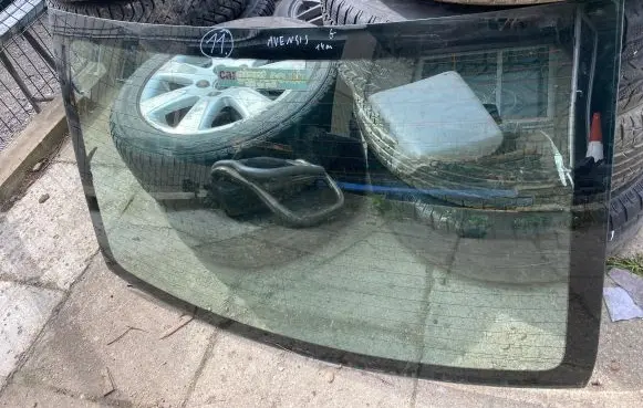 Toyota Avensis T270 Opening tailgate glass 