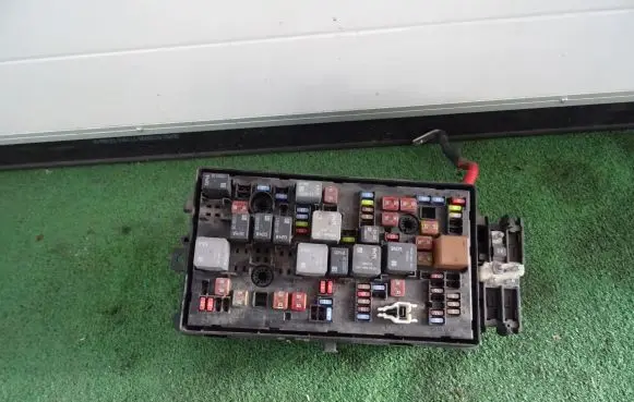 Opel Insignia A Fuse module 13253551