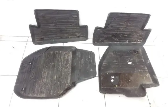 Volvo V40 Cross country Car floor mat set 9124266 9124267