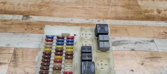 Ford Focus Fuse module 3S4T14A073SA 3S4T14A073