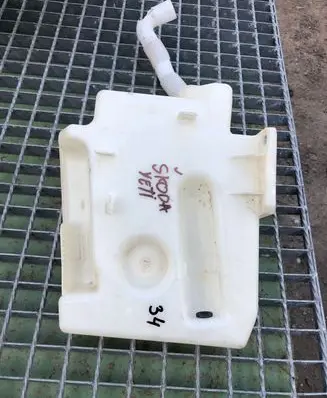 Skoda Yeti (5L) Windshield washer fluid reservoir/tank