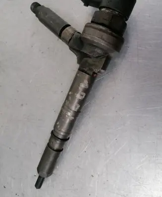Opel Zafira B Fuel injector 0445110175