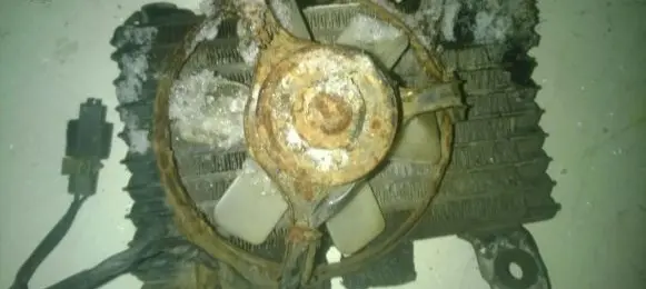 Mitsubishi Galant Radiator cooling fan shroud