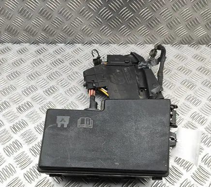 Ford Focus Fuse box set AV6T14A076AB AV6T14A067AD