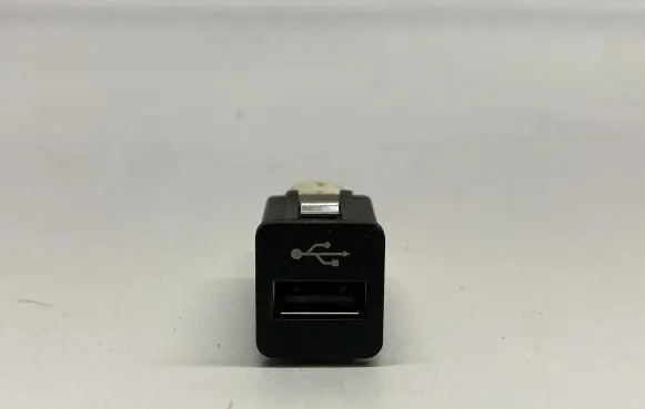 BMW 5 F10 F11 USB socket connector 9167196 61319167196