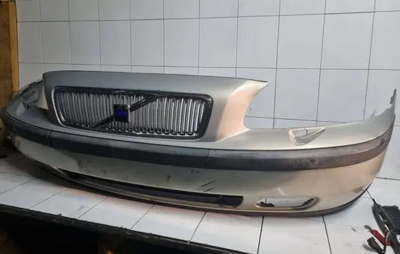 Volvo V70 Front bumper 09190305