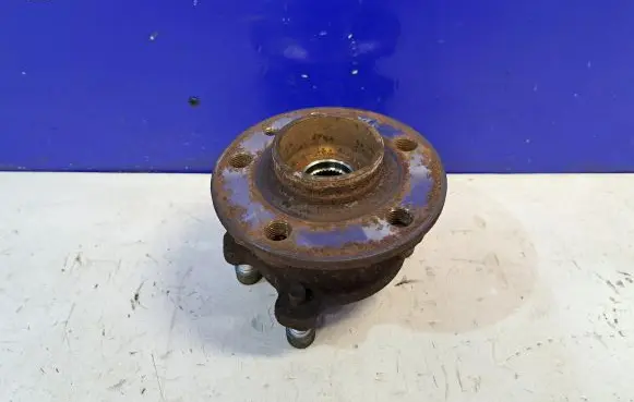 Volvo S80 Rear wheel hub 31360027