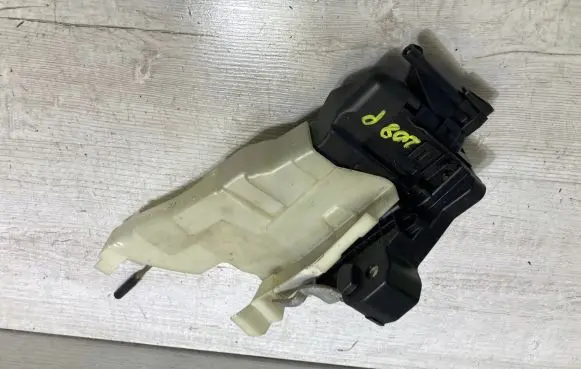 Mercedes-Benz CLK A208 C208 Front door lock 2087200235