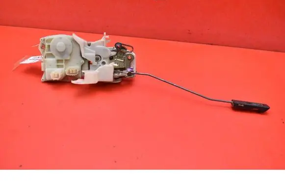 Honda CR-V Front door lock