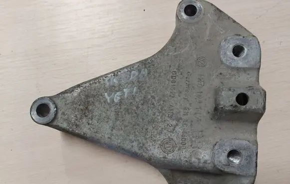 Skoda Yeti (5L) Gearbox mounting bracket 1K0199117BB