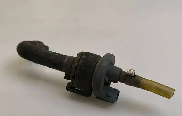 Audi 80 90 B3 Valve vacuum 054133459B 1911333991