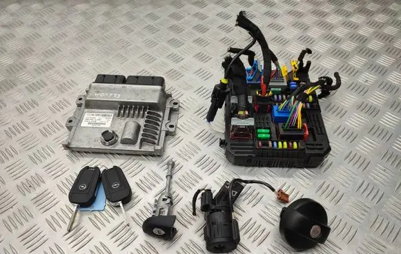 Opel Vivaro Engine ECU kit and lock set 9857411280 9833346580 9663123380