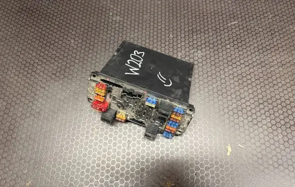 Mercedes-Benz C W203 Fuse module 2095451101 74450400 5DK00848511