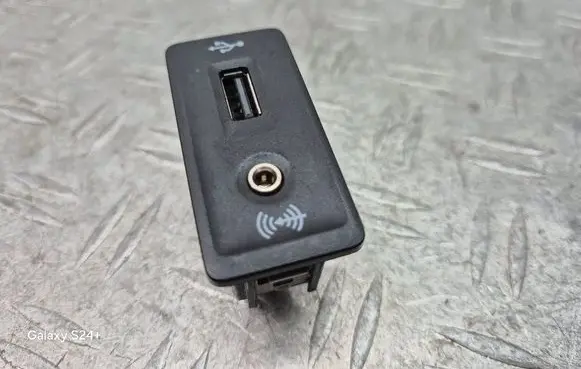 Volkswagen Golf VII USB socket connector 5G0035222C