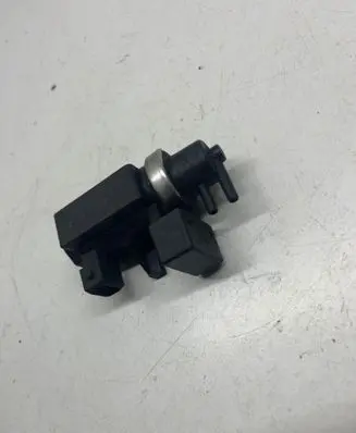BMW 5 E39 Turbo solenoid valve 72279600 2247906