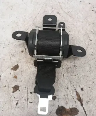 Middle seatbelt (rear)