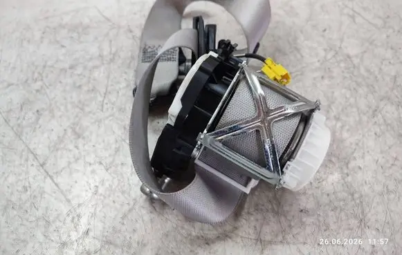 Mercedes-Benz ML W164 Rear seatbelt A1648601885
