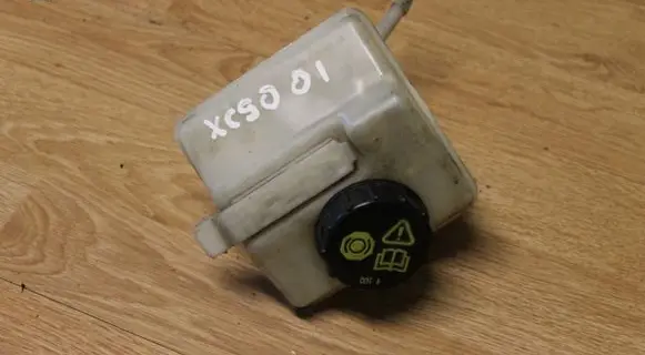 Volvo XC90 Brake fluid reservoir 8683272