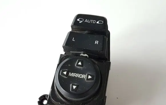 Hyundai Tucson TL Wing mirror switch 93573D3100 R9R0457 TWR02