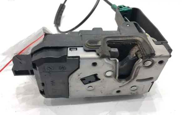 Opel Astra H Front door lock 13210748