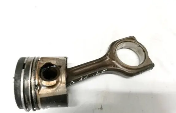 Ford Focus Piston with connecting rod 