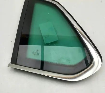 Volkswagen Tiguan Rear side window 5NA845041