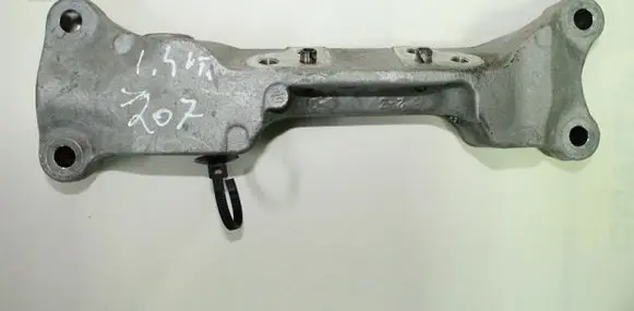 Peugeot 207 Engine mount bracket