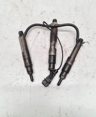 Skoda Octavia Mk1 (1U) Fuel injector 028130202J 0432193613