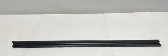 Peugeot 3008 II Rubber seal front door window/glass 9811573180 27517