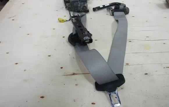 Mercedes-Benz ML W166 Front seatbelt A1668603886