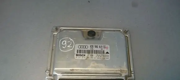 Volkswagen PASSAT B5.5 Engine control unit/module 038906019CC 0281010304