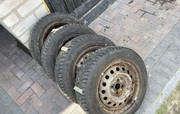 Volkswagen PASSAT B5.5 R15 winter/snow tires with studs 18565R15