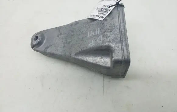 Mercedes-Benz C W204 Engine mounting bracket A6462230704