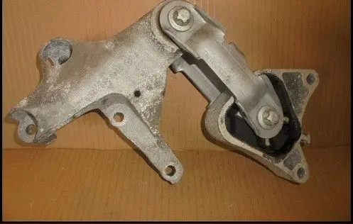 Mercedes-Benz A W176 Engine mount bracket 2462401309
