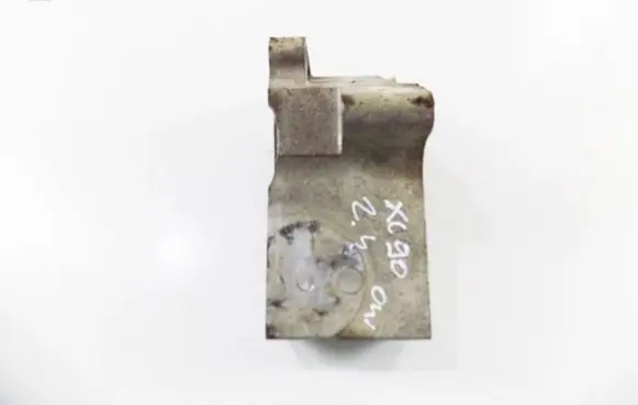 Volvo XC90 Engine mounting bracket
