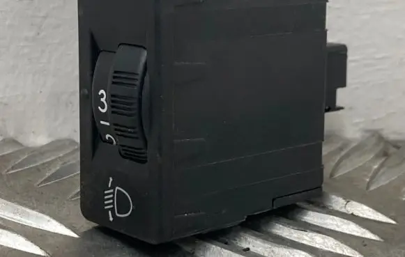 Headlight level height control switch