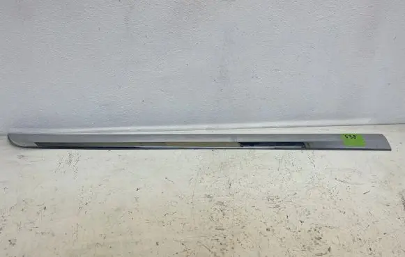 Nissan Leaf I (ZE0) Front door trim (molding) KE7605s05c KE7605S05B KE7605S05C