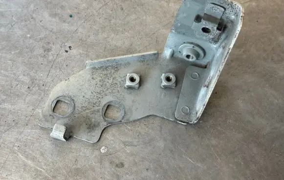 Renault Captur Other engine bay part 641802835R