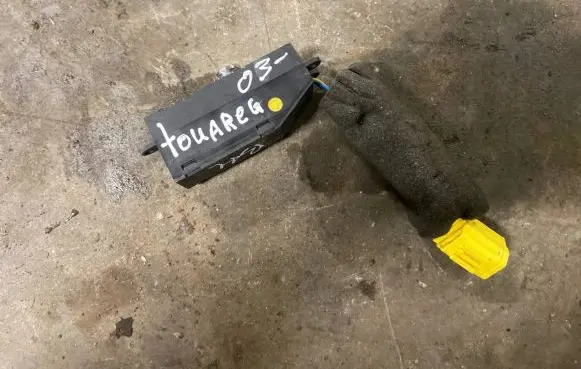 Volkswagen Touareg I Passenger airbag on/off switch 7L6919211