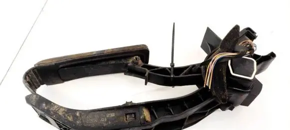 Mercedes-Benz C W203 Accelerator throttle pedal A2113000404