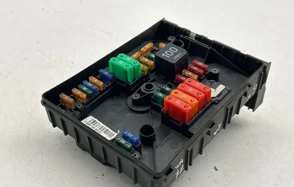 Volkswagen Golf V Fuse module 1K0937125A 01718307