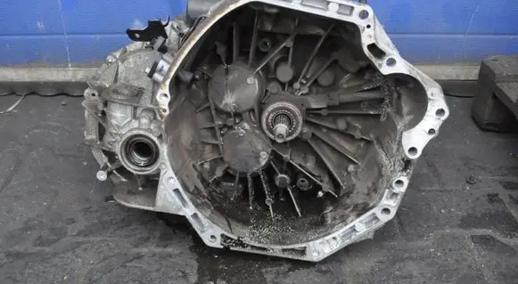 Renault Trafic III (X82) Manual 7 speed gearbox PF6040