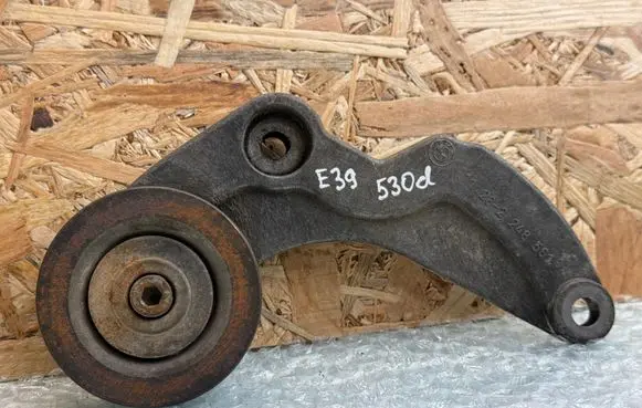 BMW 5 E39 Generator/alternator bracket 2248561 11282248561
