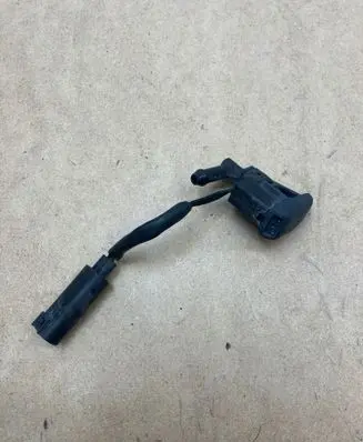 Windshield washer spray nozzle